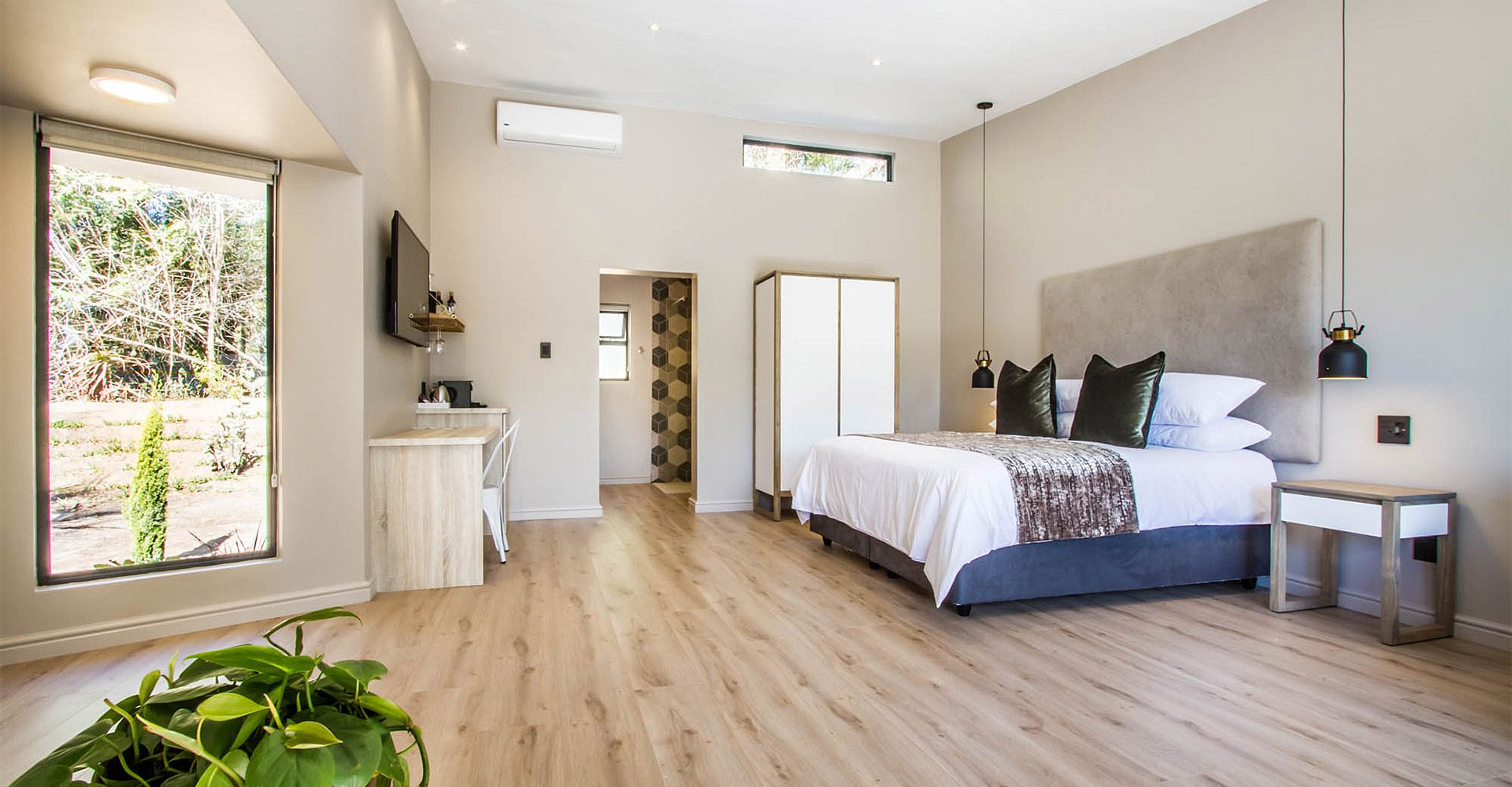 Deluxe Room at Hlangana Lodge Oudtshoorn