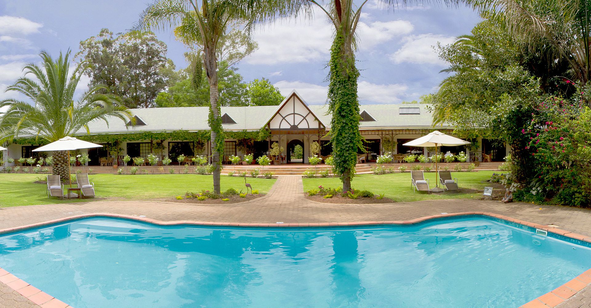 Hlangana Lodge swimming pool